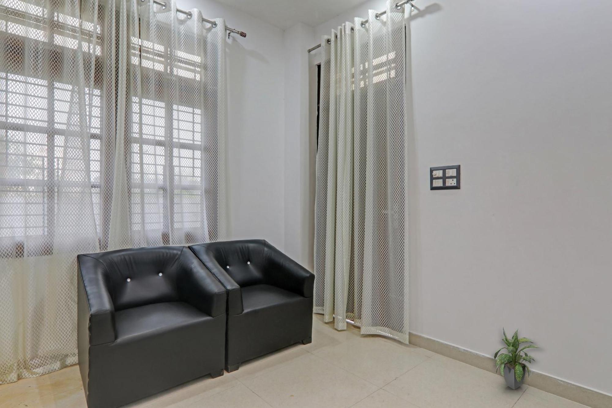 Townhouse Relax Inn Chinhat Екстериор снимка