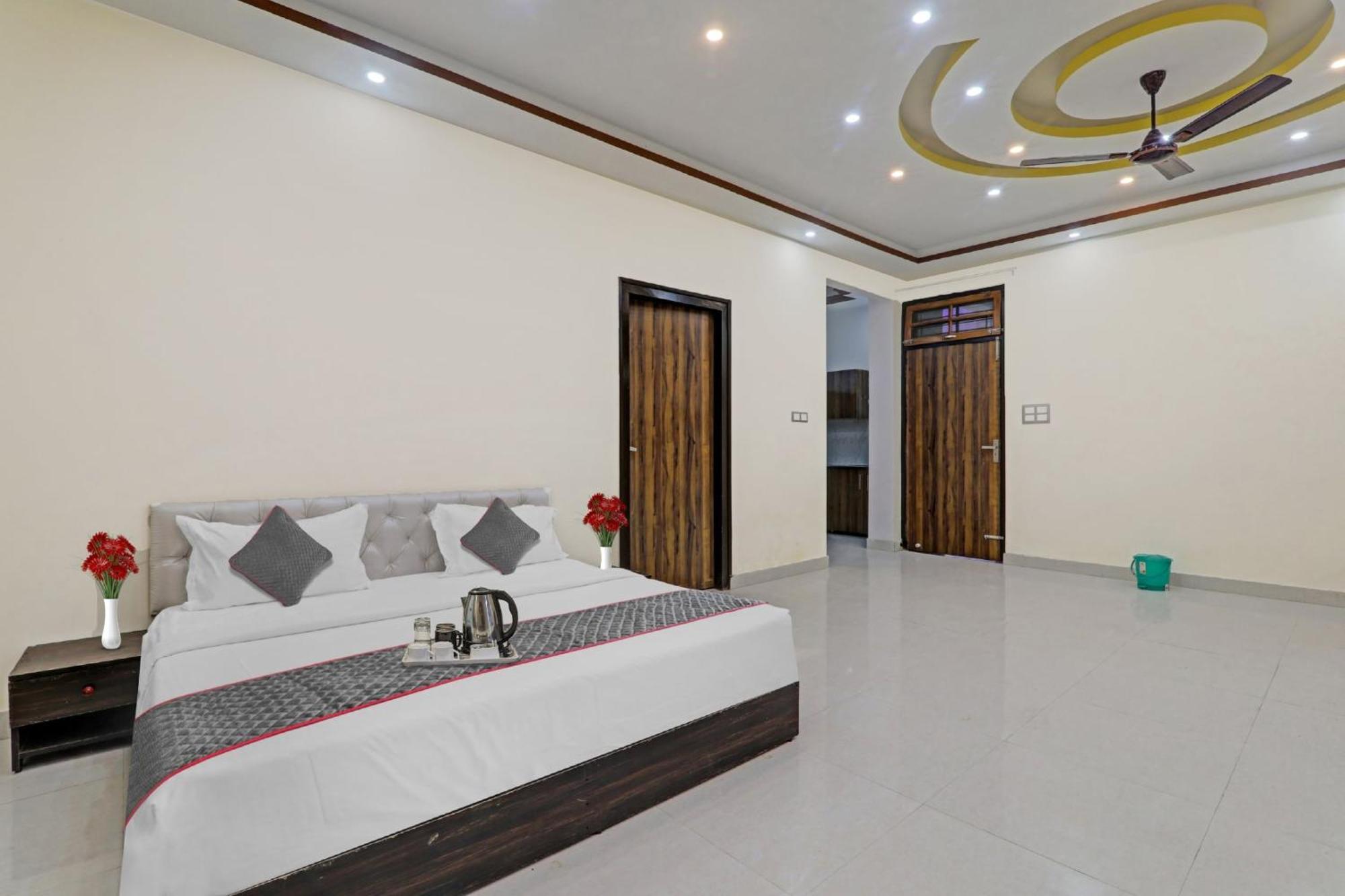 Townhouse Relax Inn Chinhat Екстериор снимка