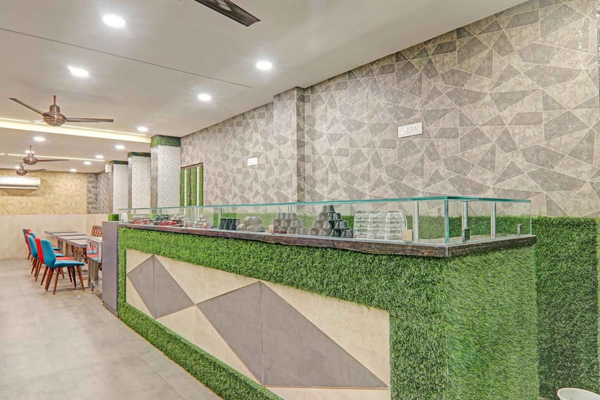 Townhouse Relax Inn Chinhat Екстериор снимка