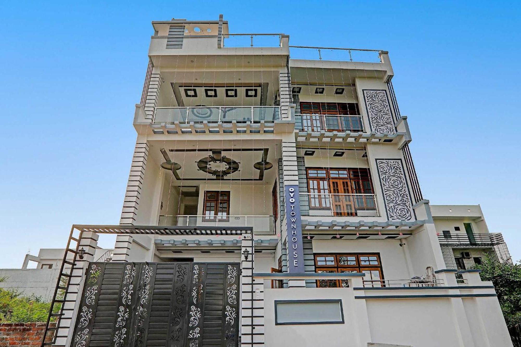 Townhouse Relax Inn Chinhat Екстериор снимка