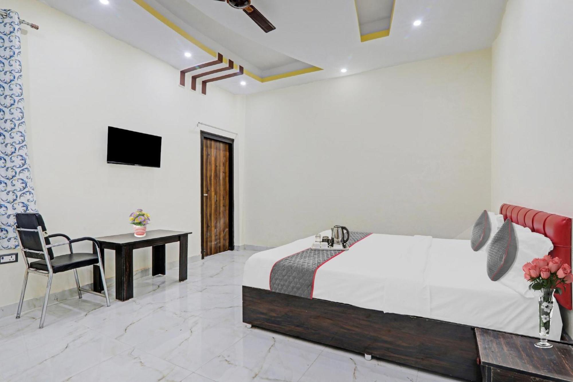 Townhouse Relax Inn Chinhat Екстериор снимка